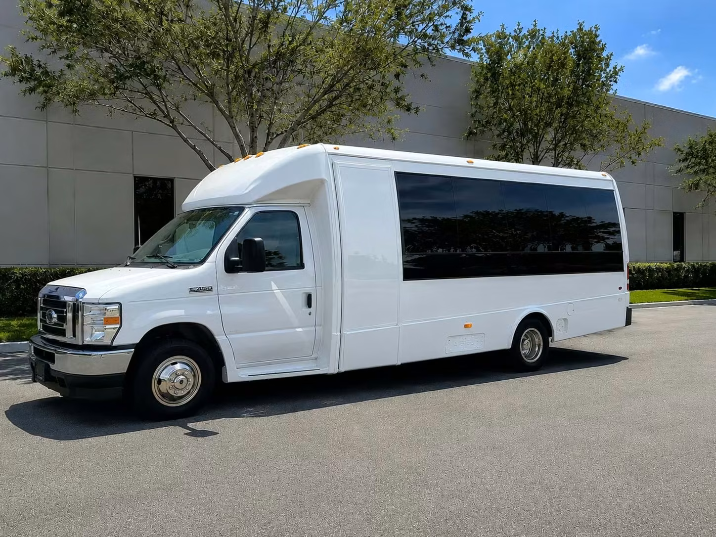 south bend 15 passenger minibus rental
