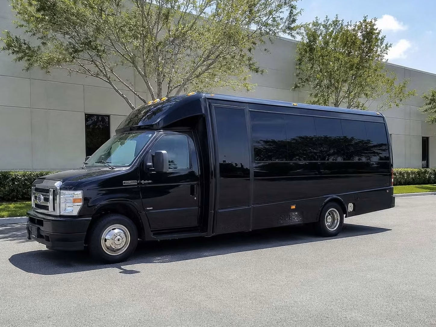 south bend 18 passenger minibus rental